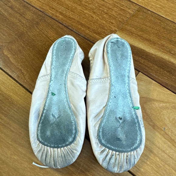 Capezio ballet shoes girl size 12 - Picture 2 of 3